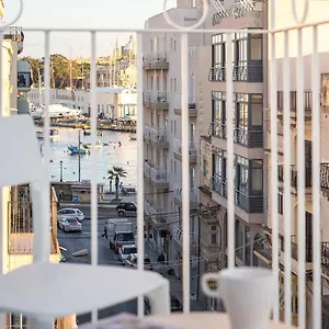 Island 3*, Gzira Μάλτα